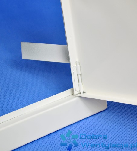 Drzwiczki rewizyjne do szachtów 40x120 białe zamek